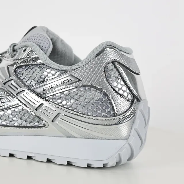 Bottega Veneta Cassette Metallic Silver tênis lifestyle 4