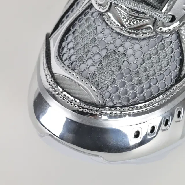 Bottega Veneta Cassette Metallic Silver tênis lifestyle 5