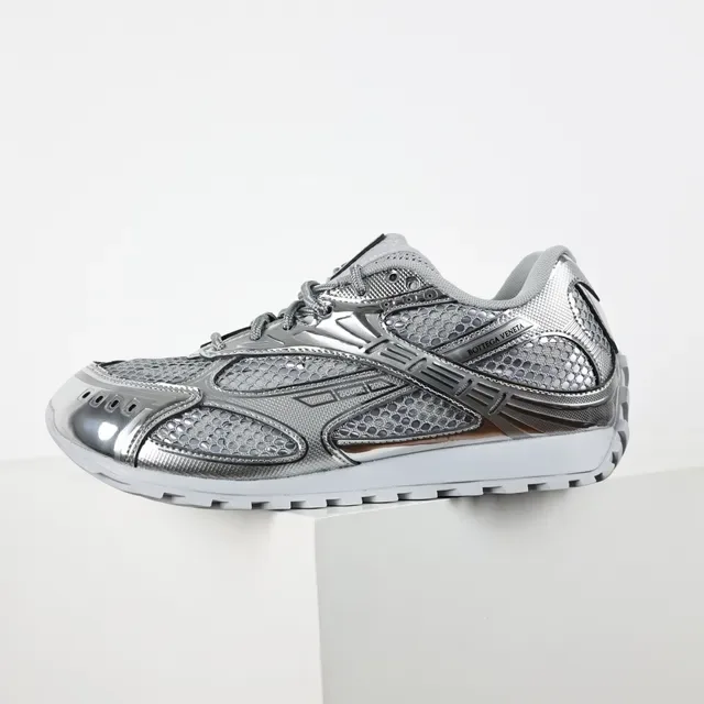 Bottega Veneta Cassette Metallic Silver tênis lifestyle 9
