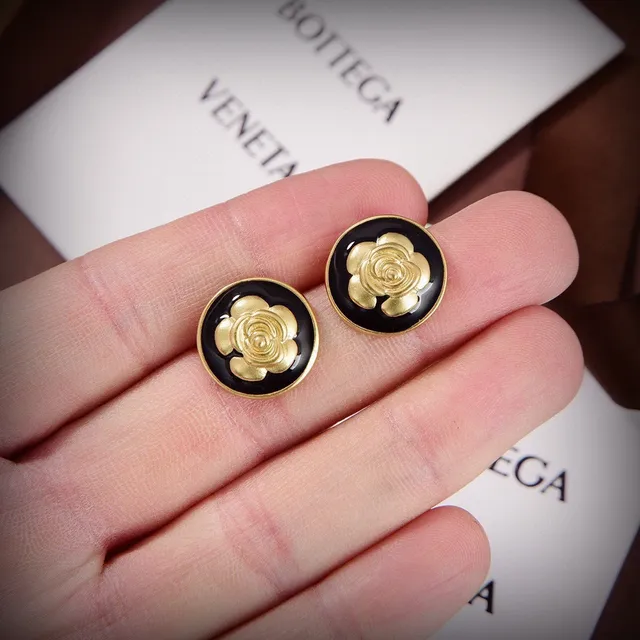 Bottega Veneta Rose d'Or sur Émail Noir Boucles d'Oreilles à Clou 4