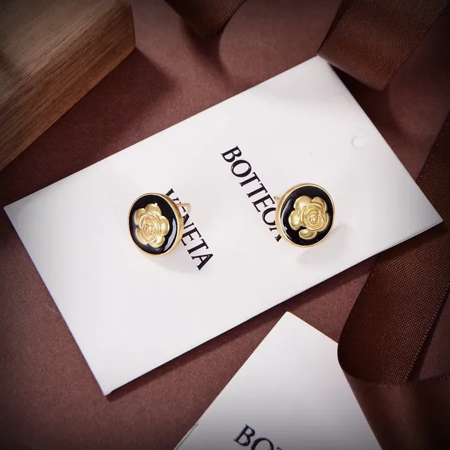 Bottega Veneta Rose d'Or sur Émail Noir Boucles d'Oreilles à Clou 6