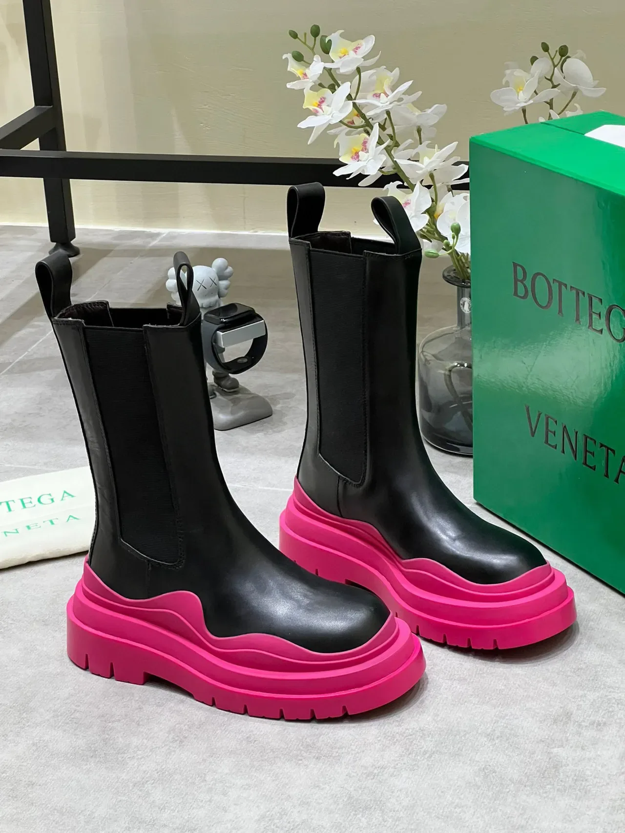 Bottega Veneta Le Cagole Black Pink Smooth Leather Vibrant Platform Sole Ankle Boots 4
