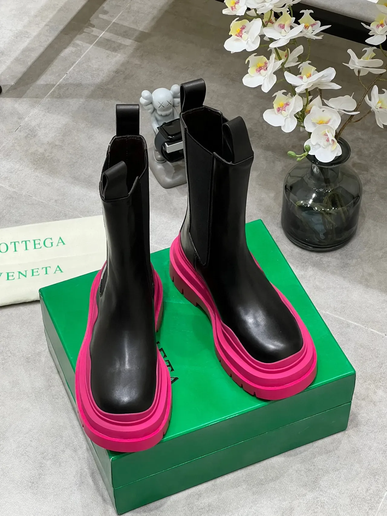Bottega Veneta Le Cagole Black Pink Smooth Leather Vibrant Platform Sole Ankle Boots 9