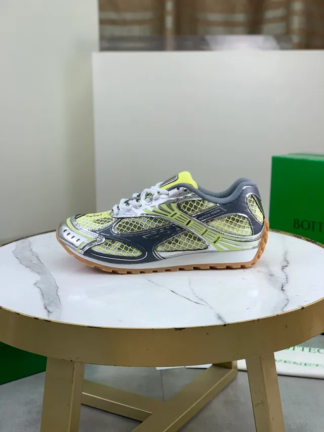 Bottega Veneta Malha e Superposição Metálica Tênis Lifestyle 5