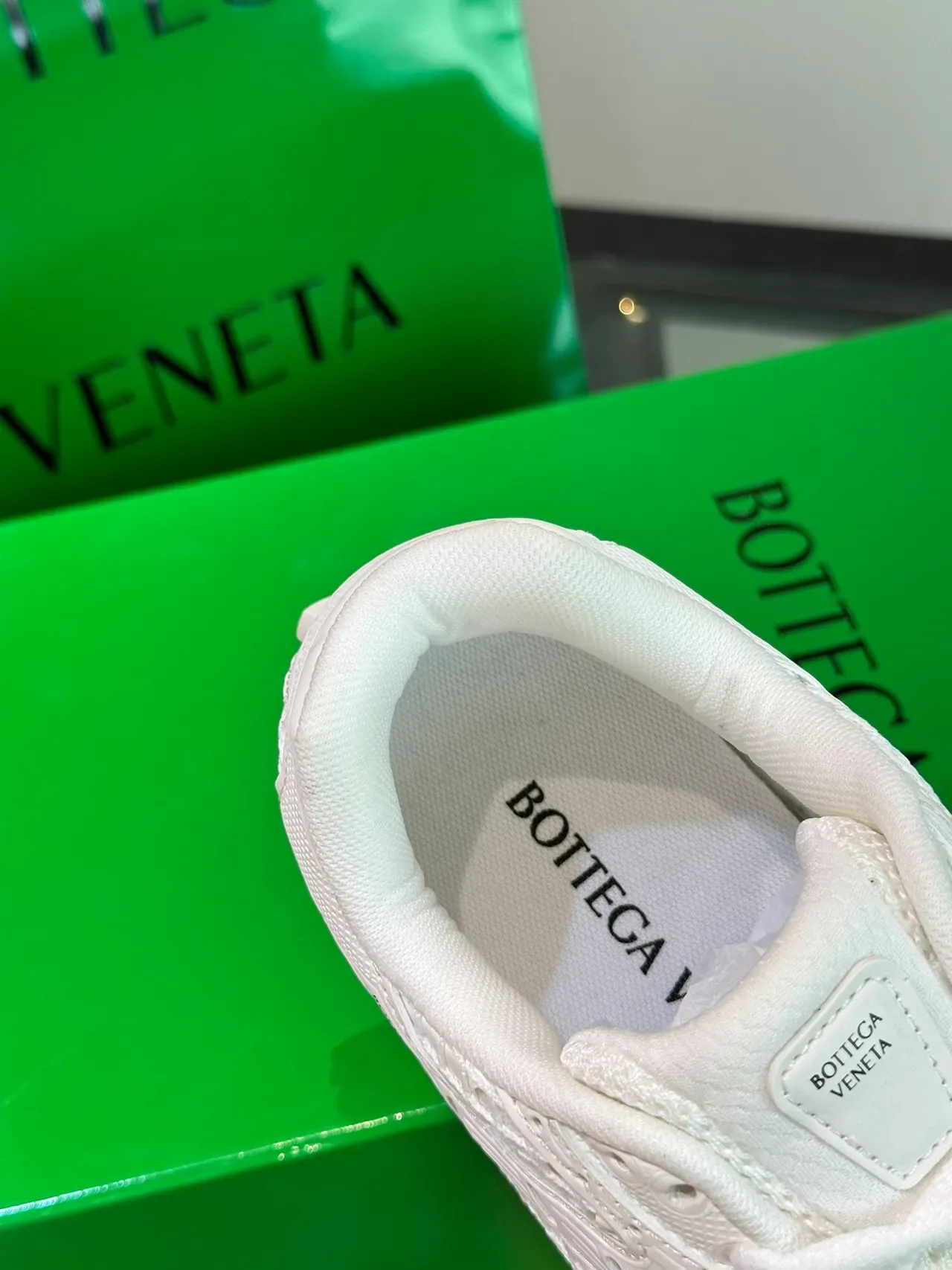 Bottega Veneta أحذية رياضية أبيض مع طبقات شبكية ماسية مبطنة بناء اصطناعي طبقي أسلوب حياة 2