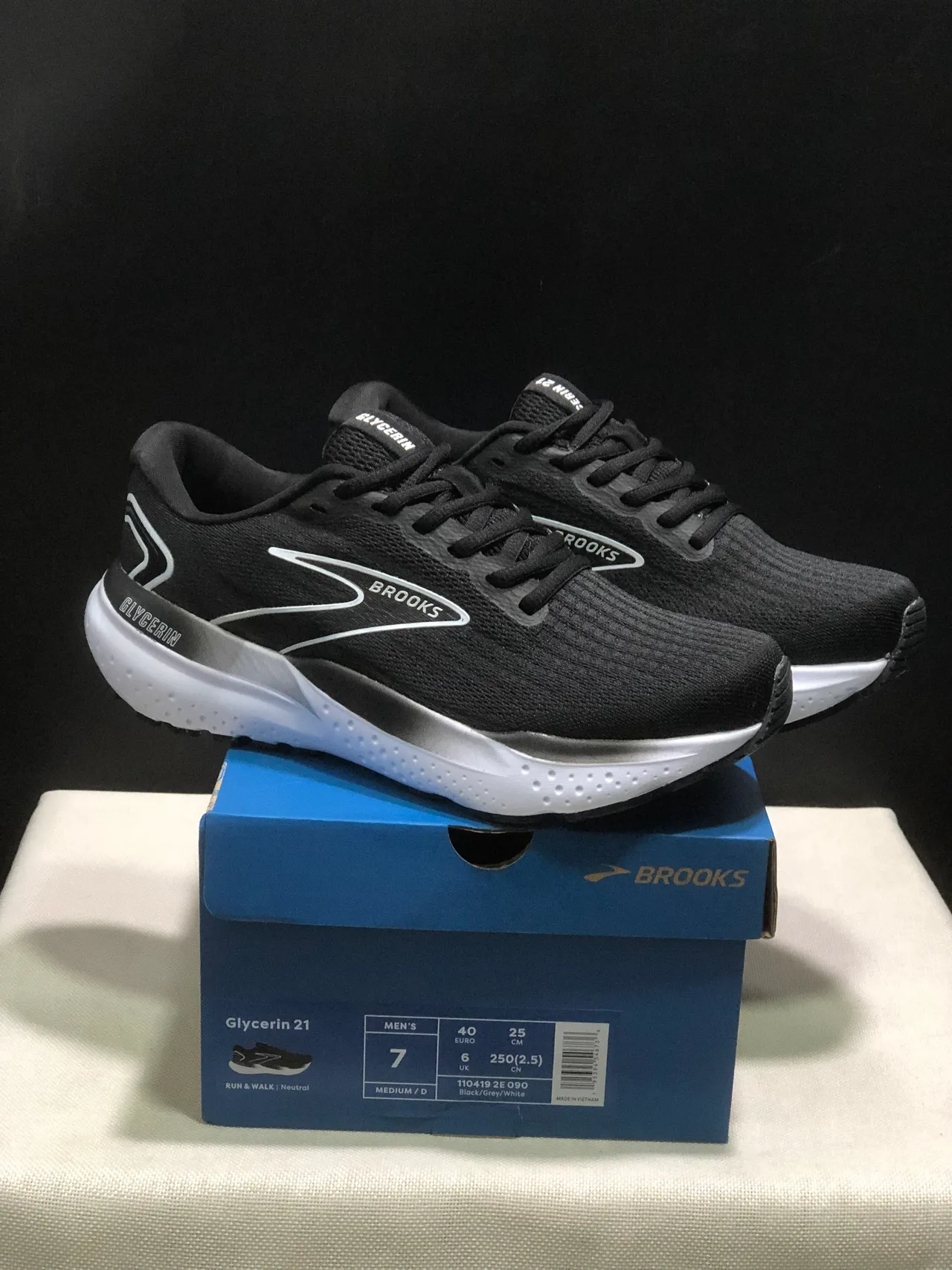 Brooks Glycerin Black and White Running Shoes 2