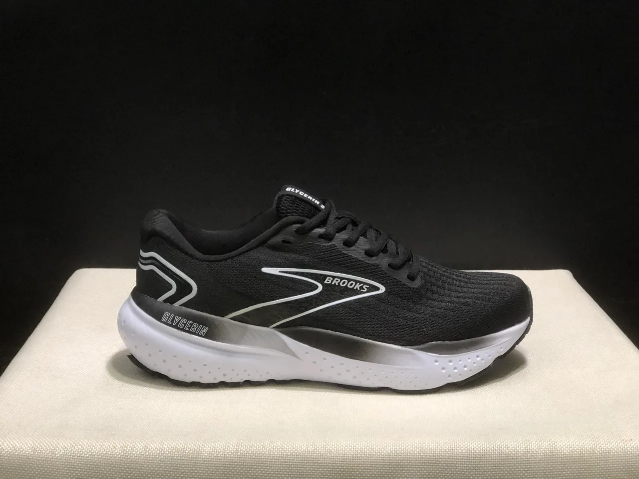Brooks Glycerin Black and White Running Shoes 8