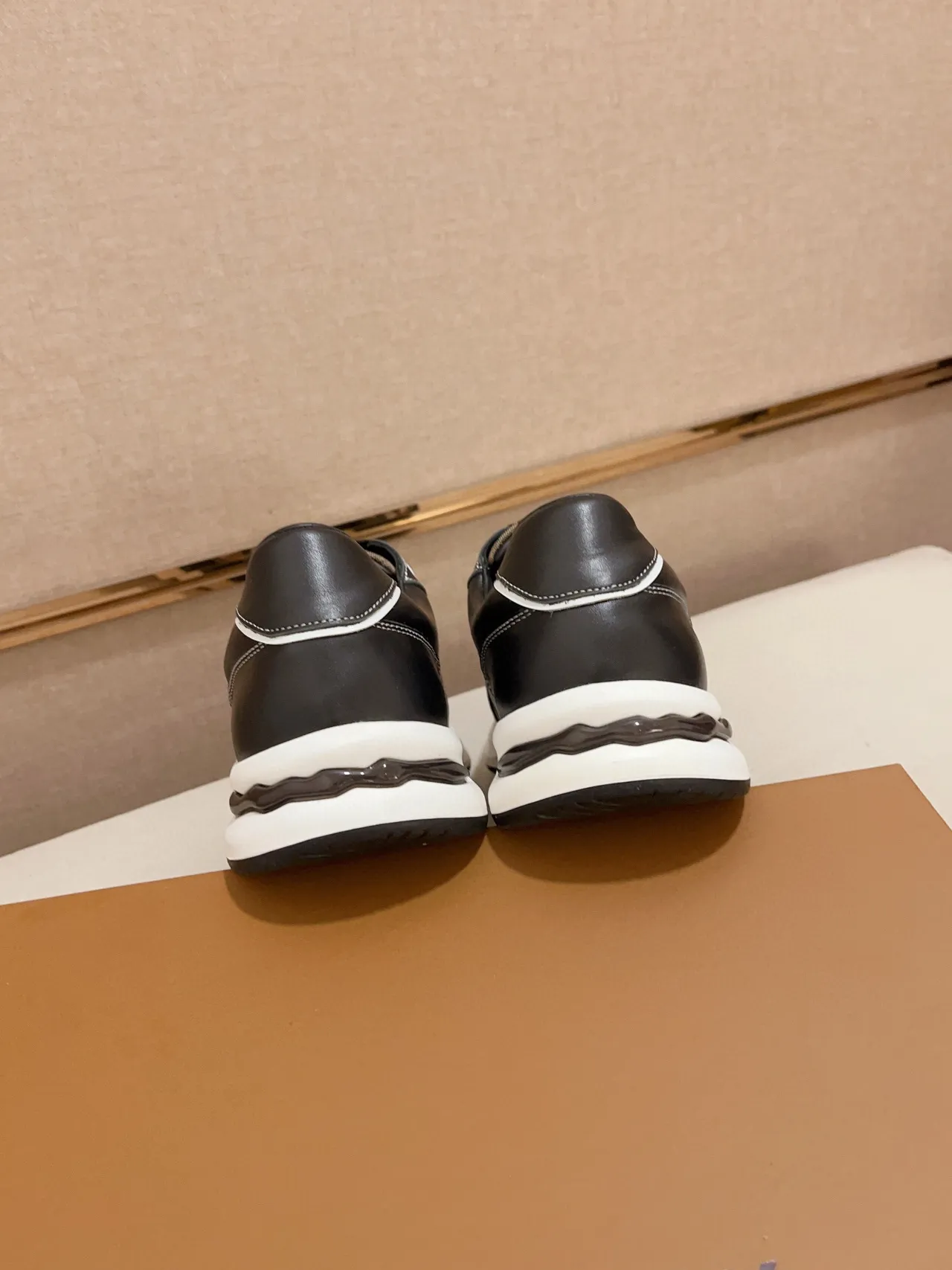 Burberry Noir Beige Cuir Et Panneau Maison Check Emblème Chevalier Équestre Doré Style De Vie Baskets 3