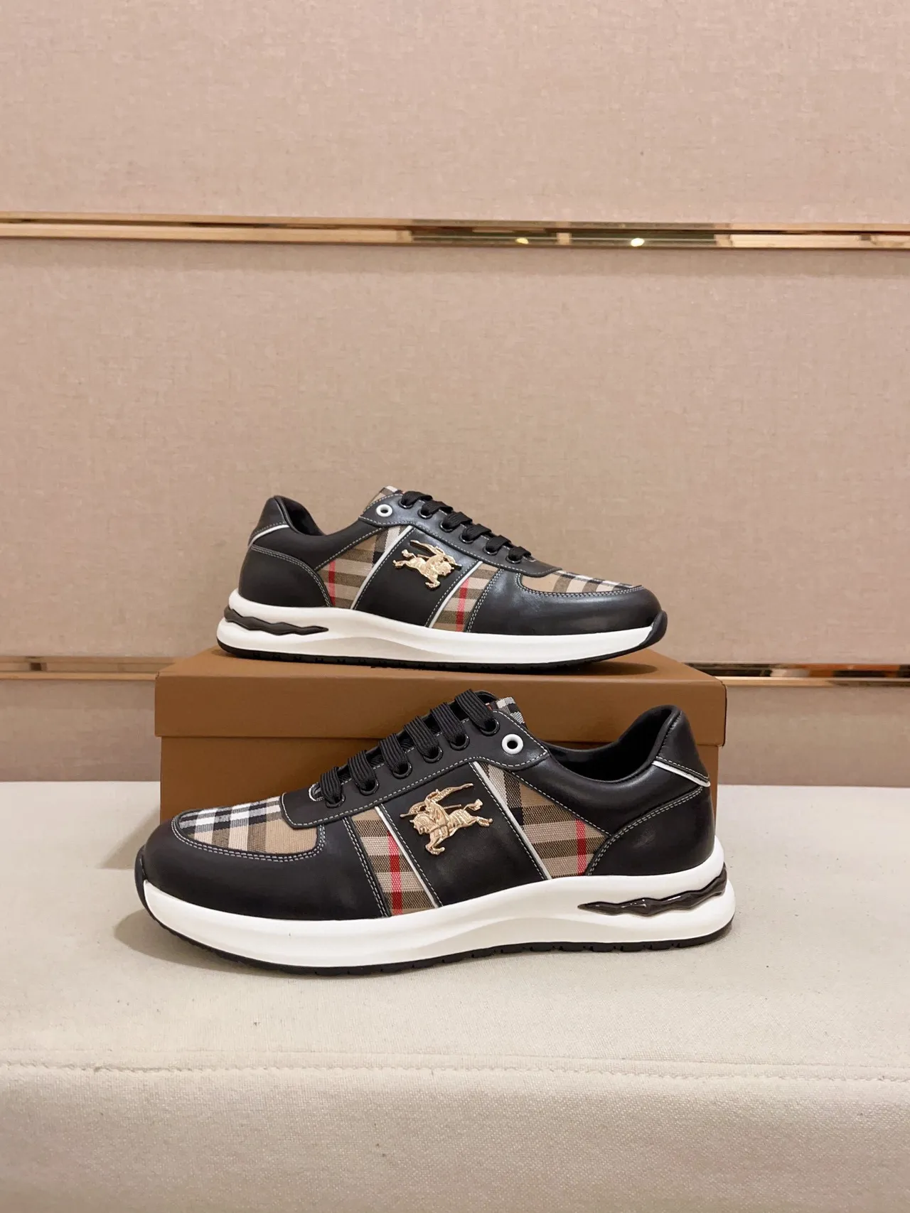 Burberry Noir Beige Cuir Et Panneau Maison Check Emblème Chevalier Équestre Doré Style De Vie Baskets 4