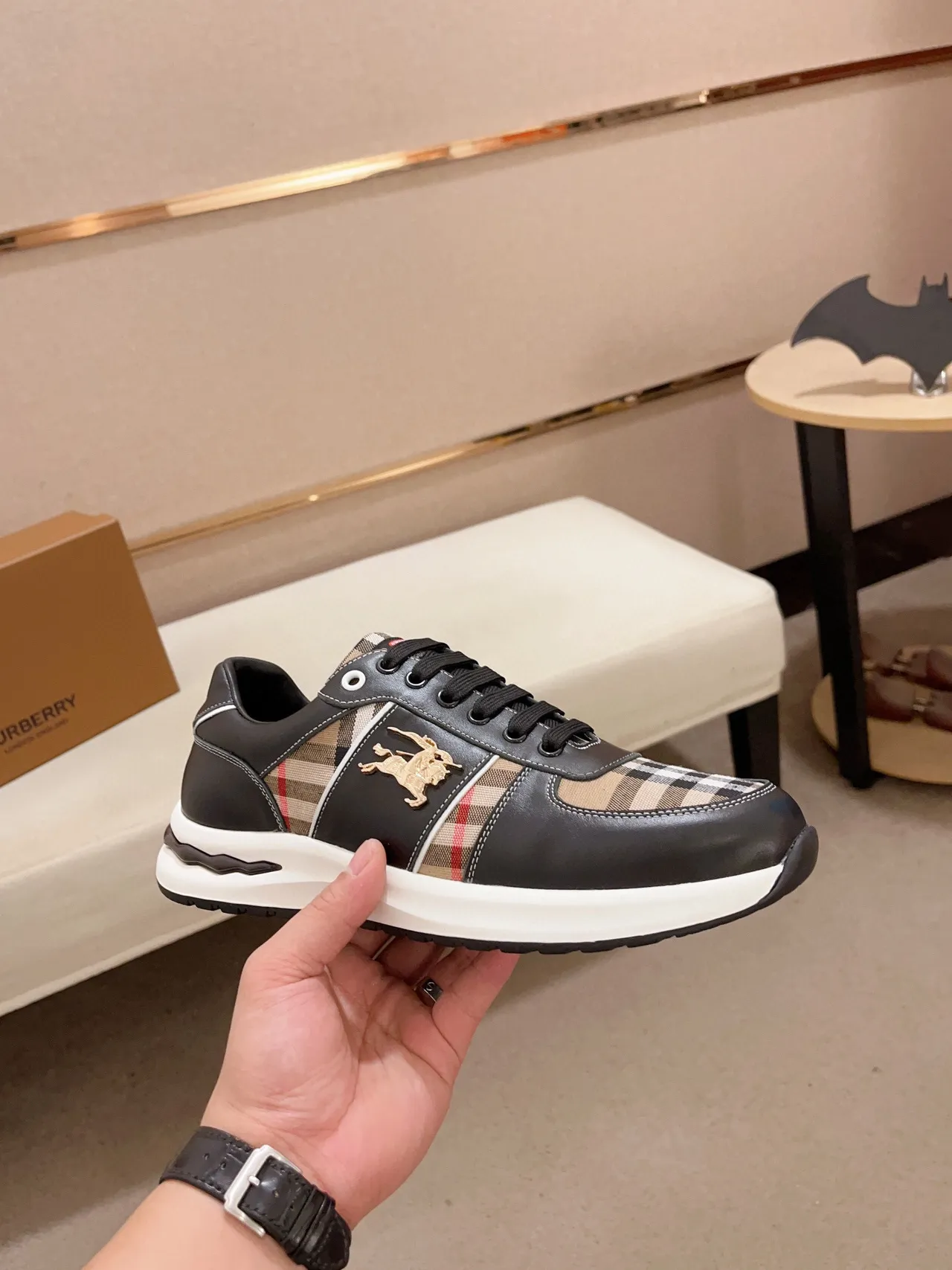 Burberry Noir Beige Cuir Et Panneau Maison Check Emblème Chevalier Équestre Doré Style De Vie Baskets 7