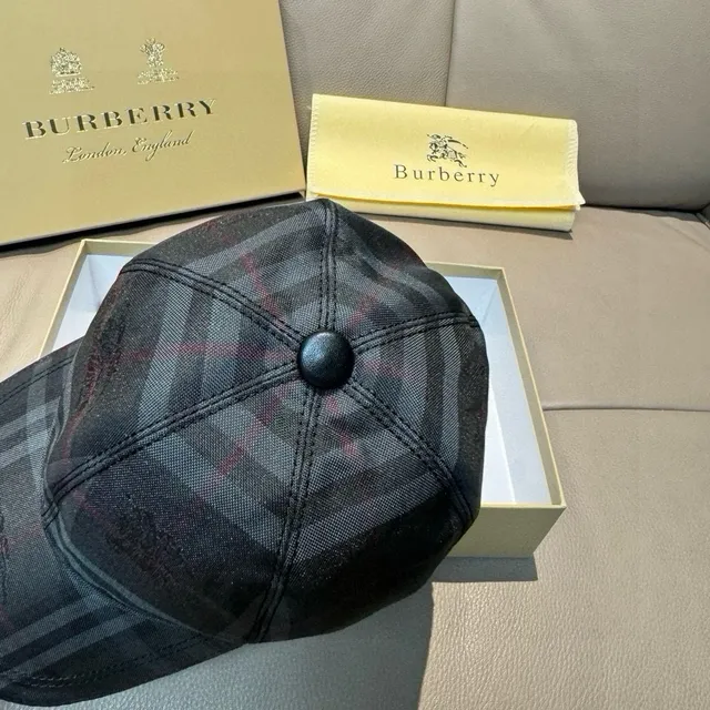 Burberry চেক প্যাটার্ন কালো ধূসর লাল বেসবল ক্যাপ 6