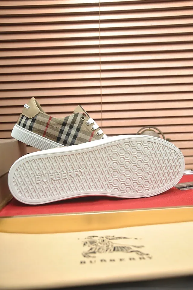 Burberry 格纹低帮生活方式运动鞋 2