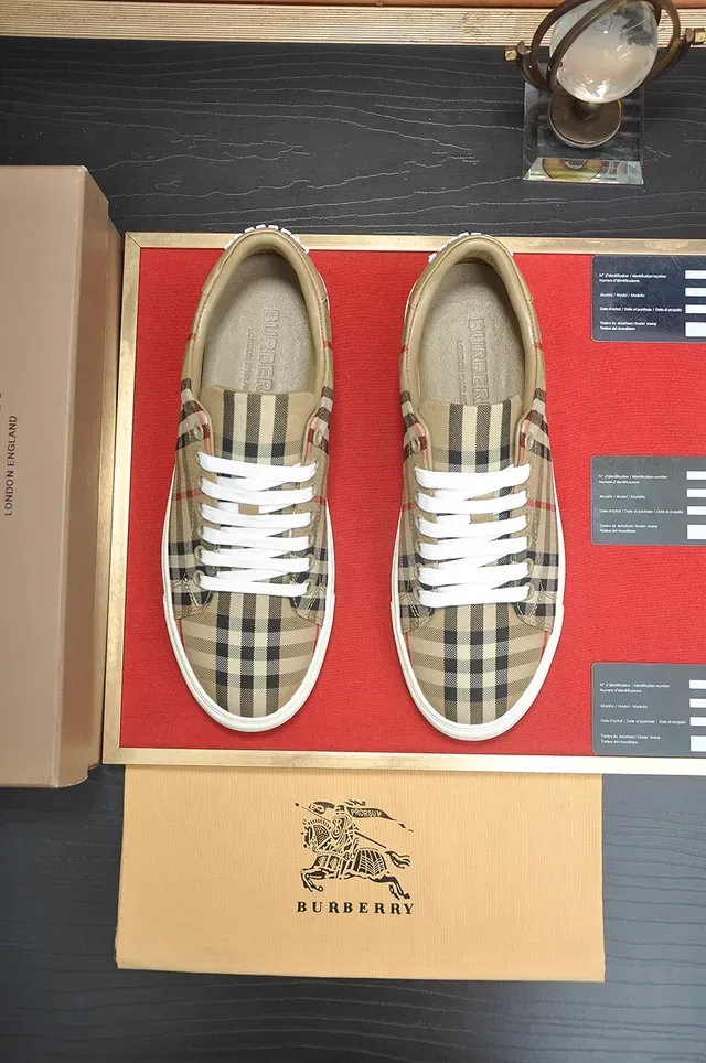 Burberry 格纹低帮生活方式运动鞋 3
