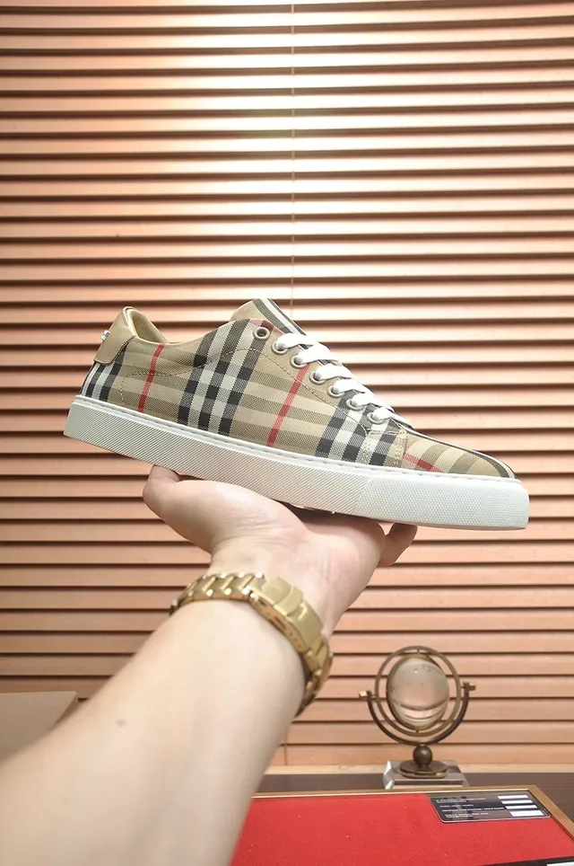 Burberry 格纹低帮生活方式运动鞋 4