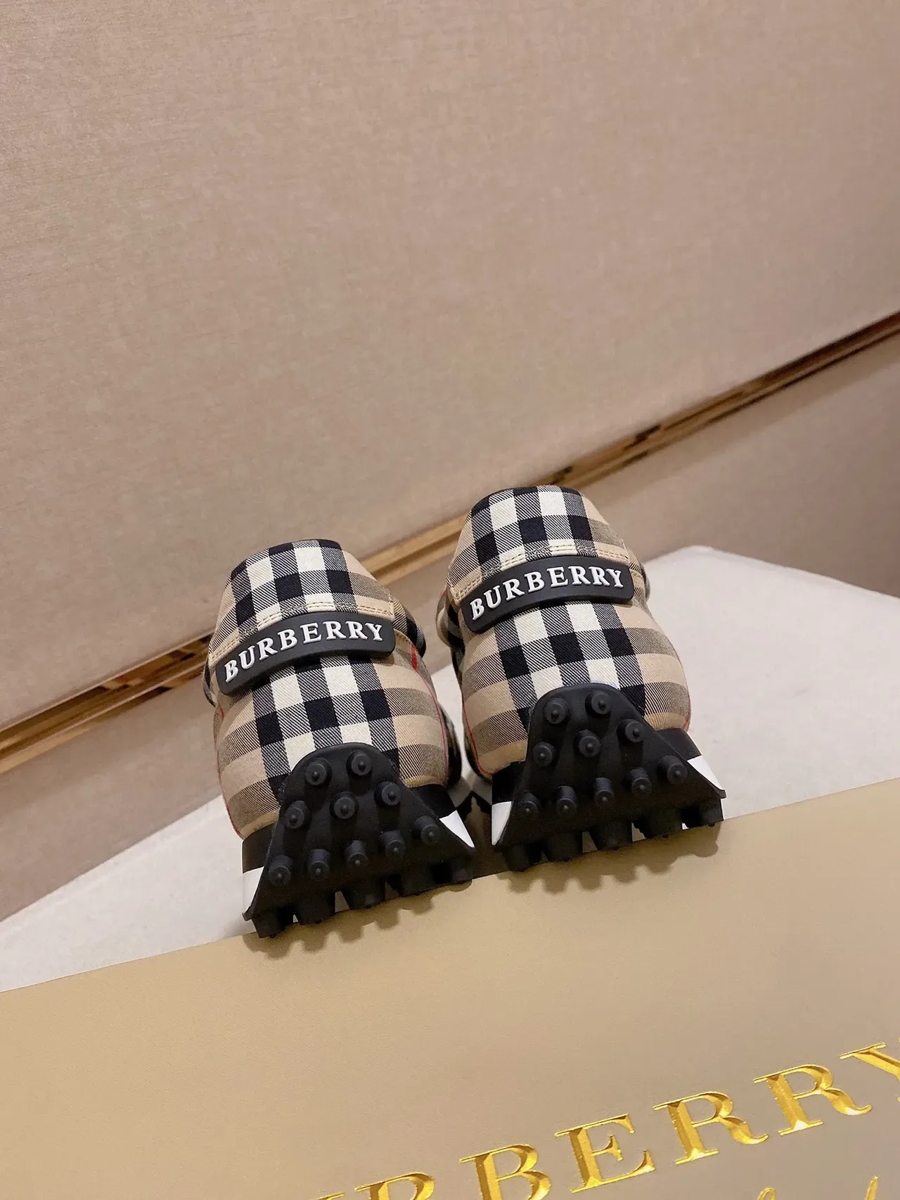 Burberry Check Pattern Low-Top Lifestyle Sneakers 2