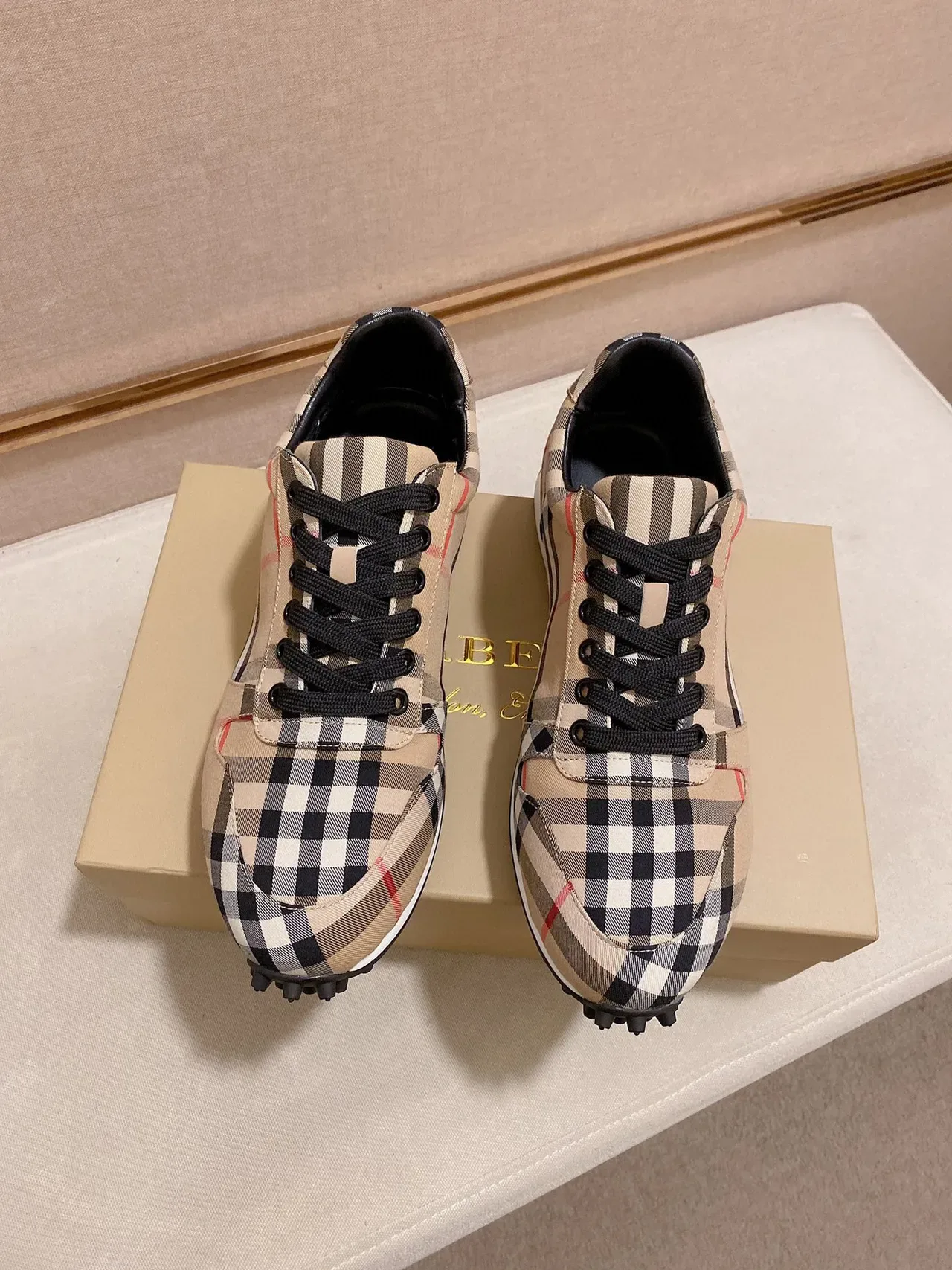Burberry Check Pattern Low-Top Lifestyle Sneakers 5