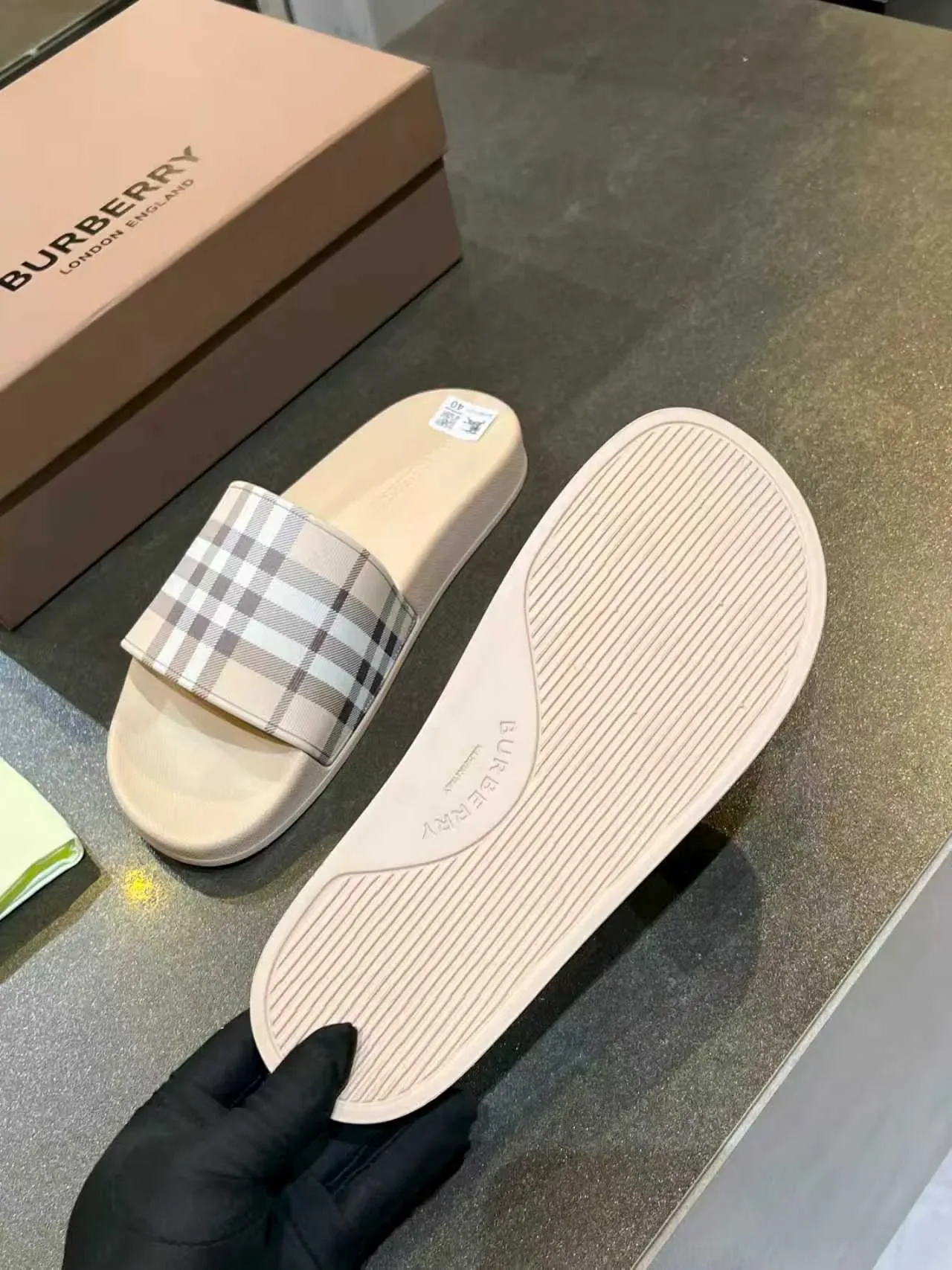 Burberry Sandales à Glisser Beige Check-Strap 2