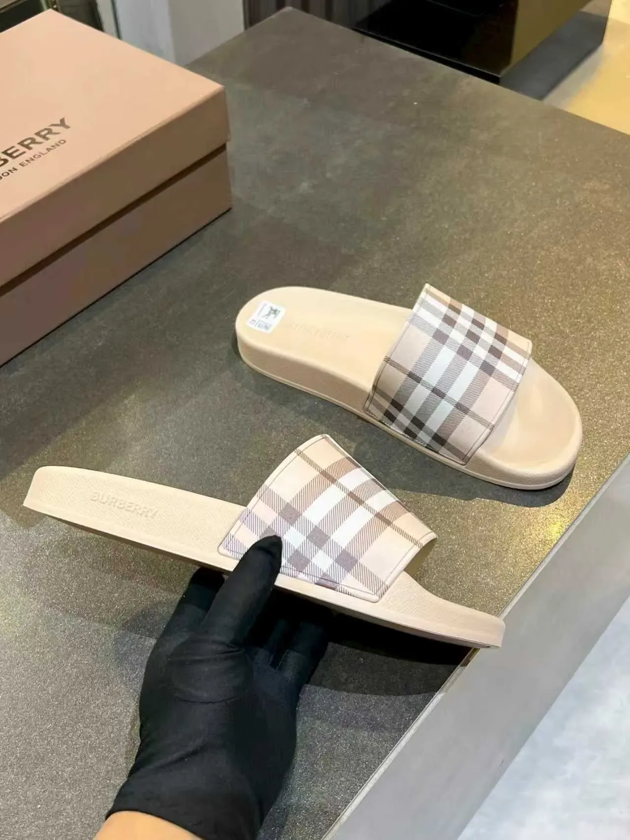 Burberry Sandales à Glisser Beige Check-Strap 4