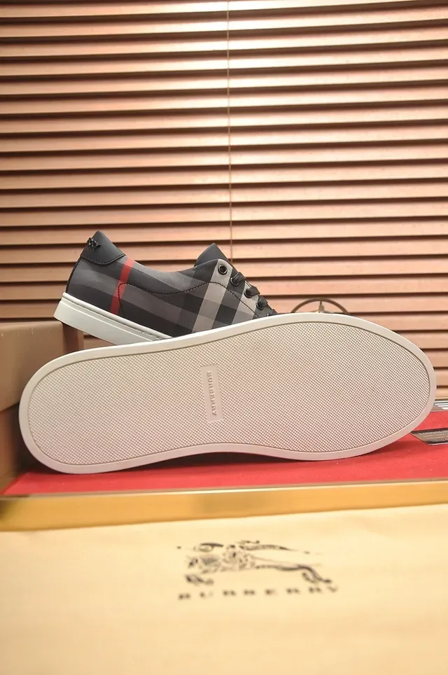 Burberry Tênis Lifestyle Cinza Preto Painelados Padrão Xadrez Superior Cinza Carvão Colorway 2