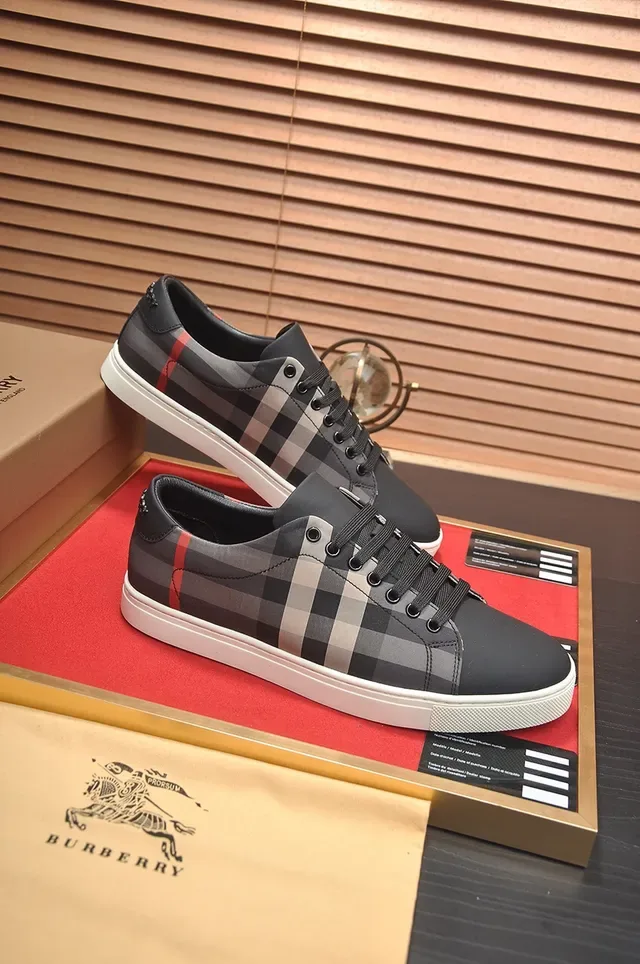 Burberry Tênis Lifestyle Cinza Preto Painelados Padrão Xadrez Superior Cinza Carvão Colorway 3