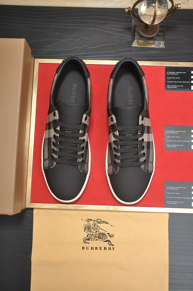 Burberry Tênis Lifestyle Cinza Preto Painelados Padrão Xadrez Superior Cinza Carvão Colorway 4
