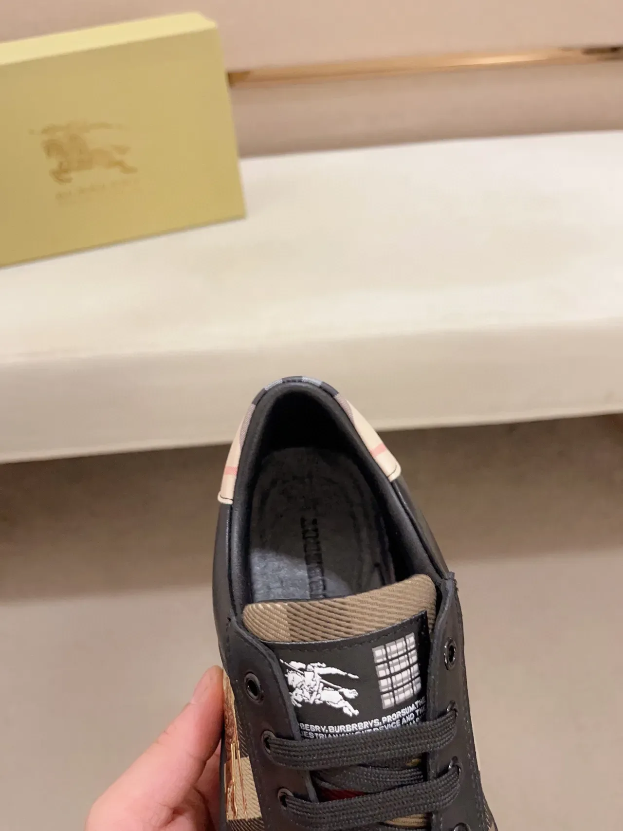 Burberry Knight Noir Beige Low-Top Matériau Mixte Lifestyle Sneakers 5