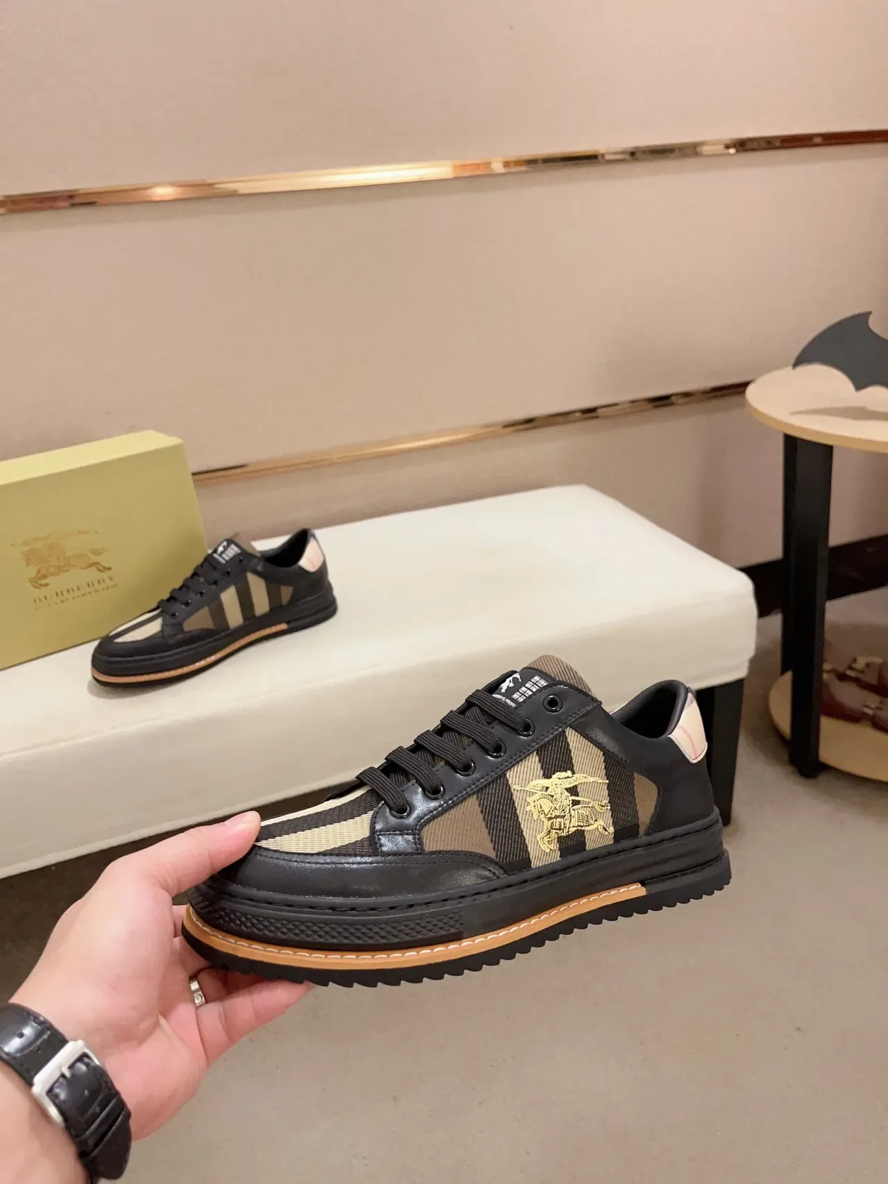 Burberry Knight Noir Beige Low-Top Matériau Mixte Lifestyle Sneakers 8