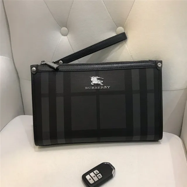 Burberry Knight Black Gray Check-Patterned Zip-Top Wristlet 9