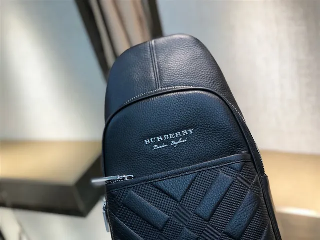 Burberry Knight কালো কুইল্টেড লেদার মেসেঞ্জার ব্যাগ 3