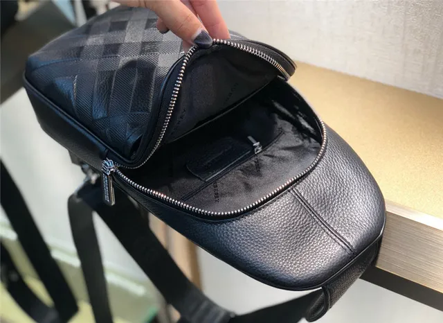 Burberry Knight কালো কুইল্টেড লেদার মেসেঞ্জার ব্যাগ 4