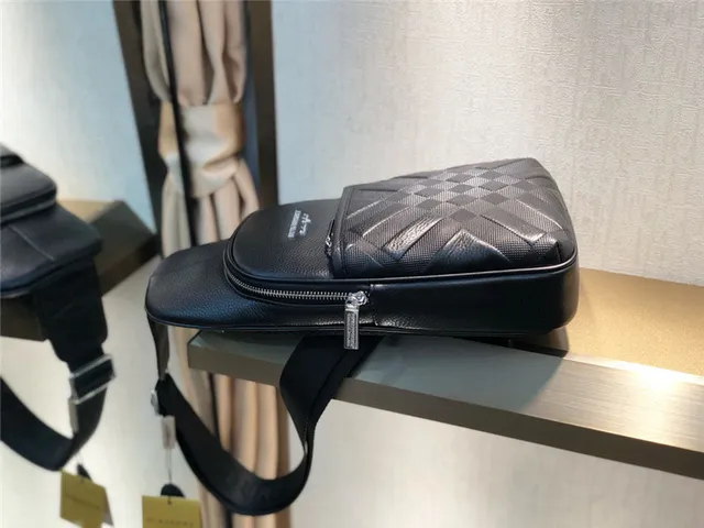 Burberry Knight কালো কুইল্টেড লেদার মেসেঞ্জার ব্যাগ 6