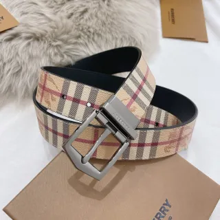 Burberry Knight Haymarket Check বেইজ এবং কালো চামড়ার বেল্ট