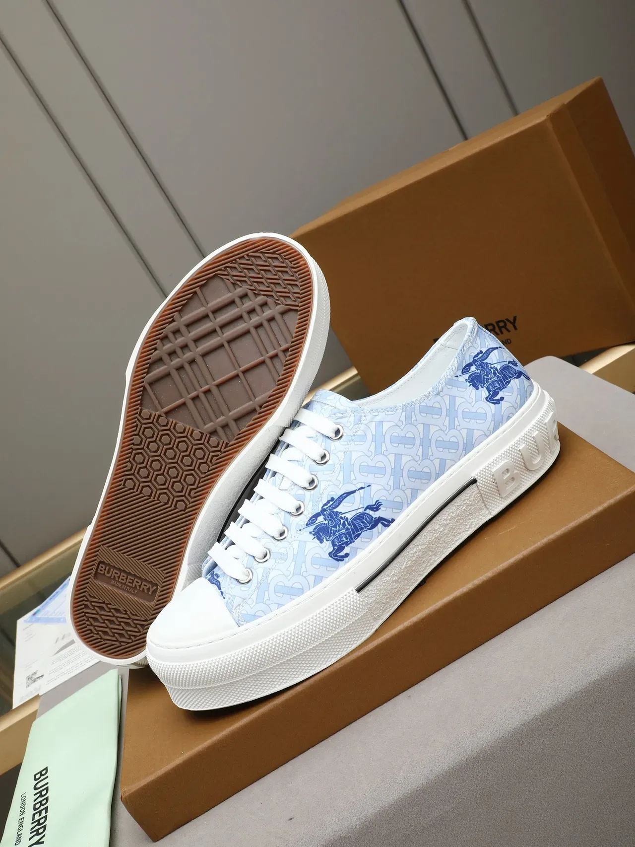 Burberry Knight Monogram Bleu Clair Sneakers Plateforme Lifestyle 4