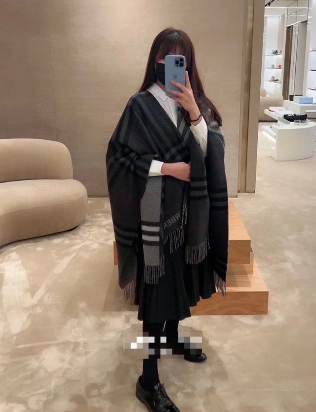 Burberry Logo Check Écharpe en Cachemire Gris Charbon 2