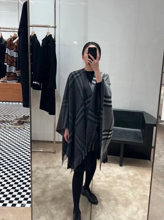 Burberry Logo Check Écharpe en Cachemire Gris Charbon 3