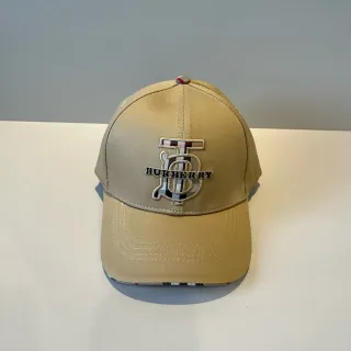 Burberry Monogram এমব্রয়ডার্ড বেইজ বেসবল ক্যাপ