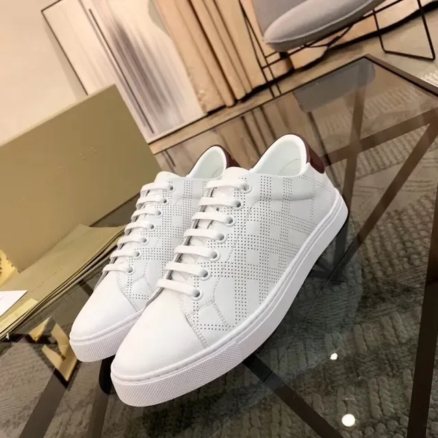 Burberry Chaussures Lifestyle en Cuir Perforé Blanc 3