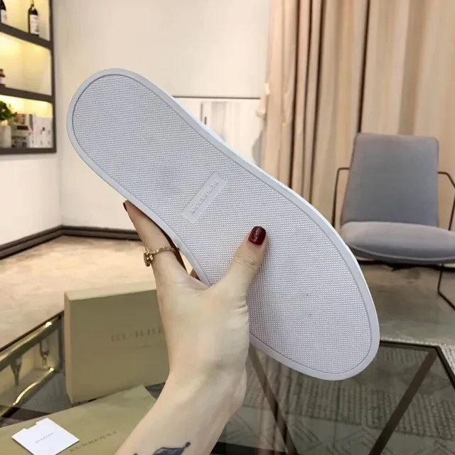 Burberry Chaussures Lifestyle en Cuir Perforé Blanc 4