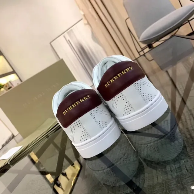 Burberry Chaussures Lifestyle en Cuir Perforé Blanc 5