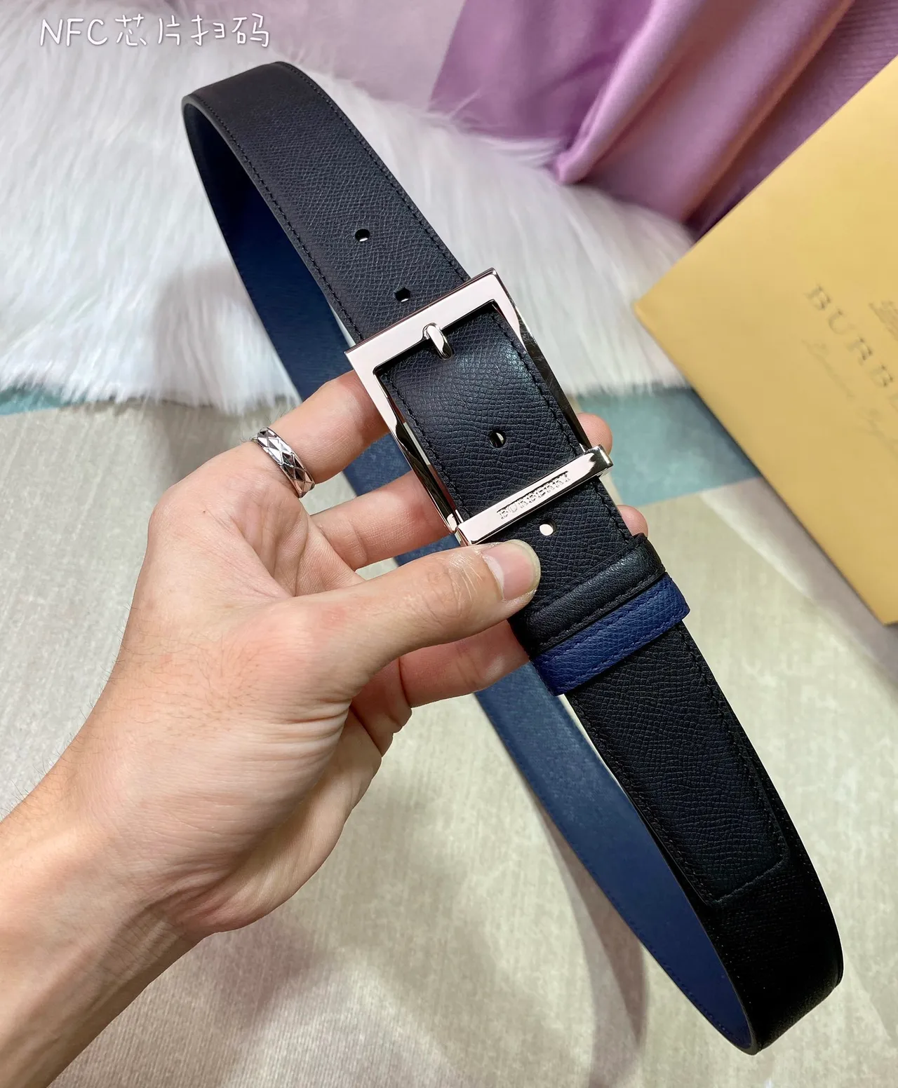 Burberry রিভার্সিবল কালো এবং নেভি চামড়ার বেল্ট 3