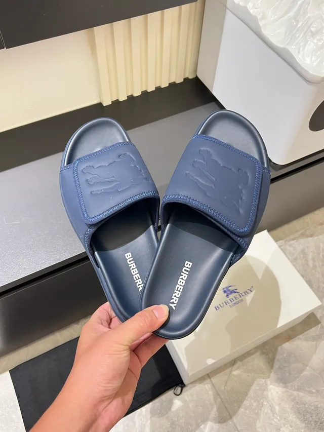Burberry Slide কালো সাদা মোল্ডেড রাবার সোল উল্কিযুক্ত ঘোড়ায় চড়া নাইট লোগো স্লিপার্স 6