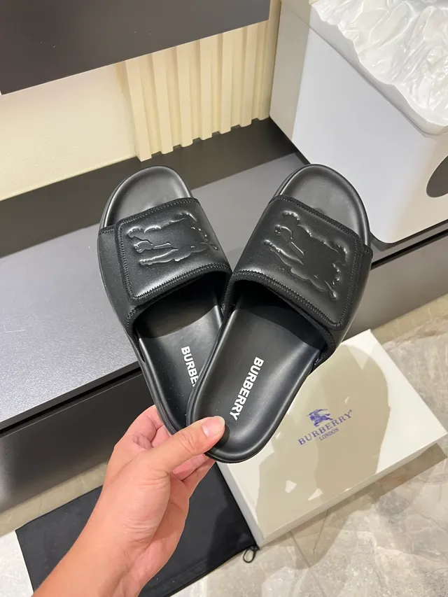 Burberry Slide কালো সাদা মোল্ডেড রাবার সোল উল্কিযুক্ত ঘোড়ায় চড়া নাইট লোগো স্লিপার্স 7