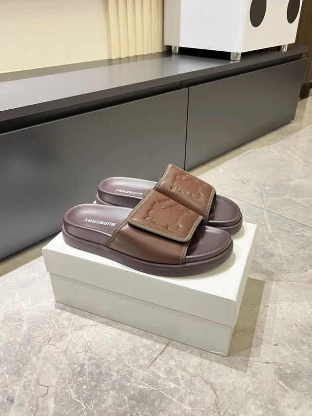 Burberry Slide কালো সাদা মোল্ডেড রাবার সোল উল্কিযুক্ত ঘোড়ায় চড়া নাইট লোগো স্লিপার্স 9