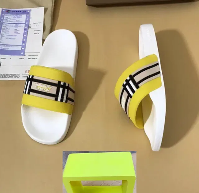 Burberry Slide Sandálias Amarelas Brancas Fita Larga 3