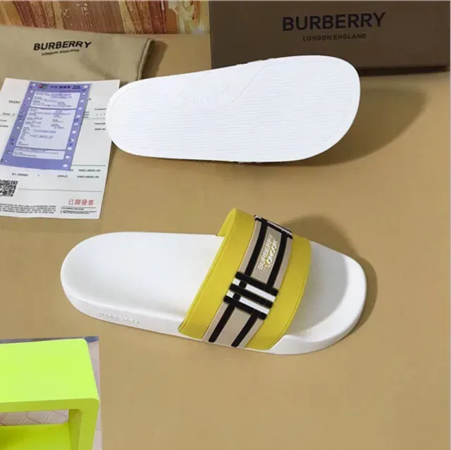 Burberry Slide Sandálias Amarelas Brancas Fita Larga 4
