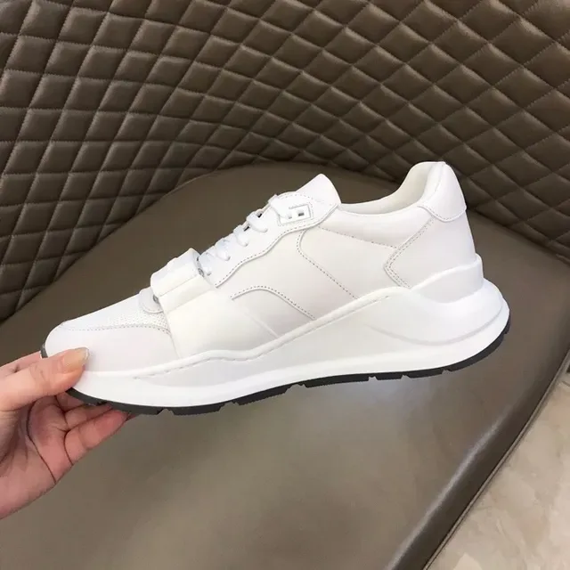 Burberry Blanc Noir Cuir et Maille Supérieure Lettrage Lateral Bold Style de Vie Sneakers 2