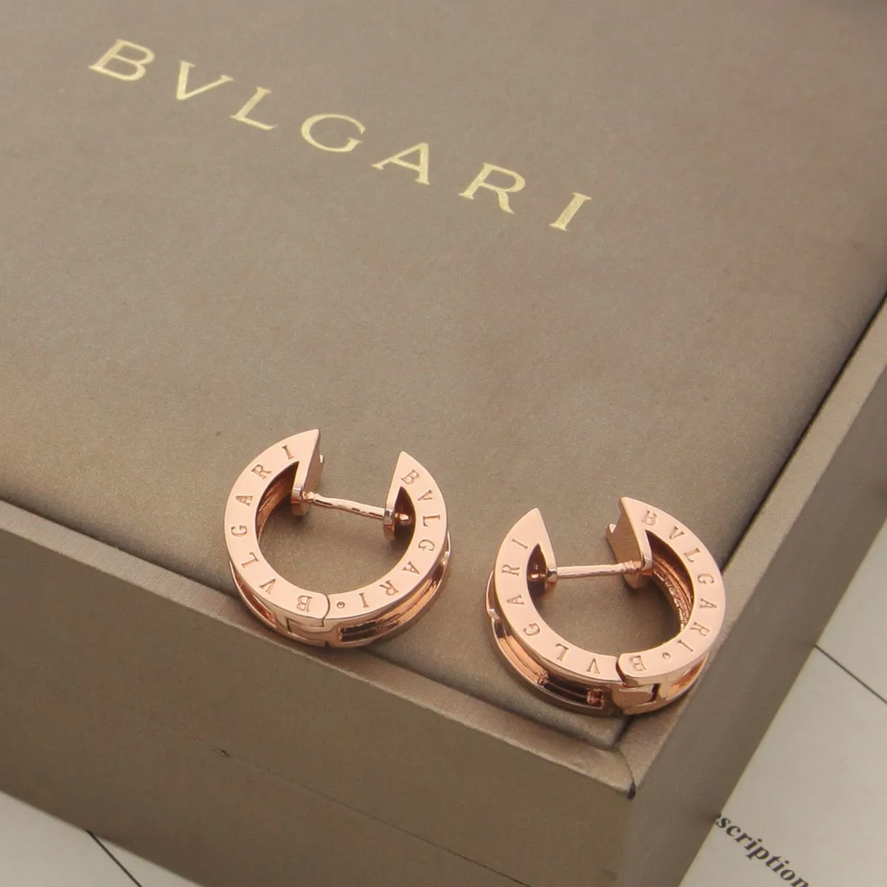 Bvlgari B.zero1 Boucles d'oreilles en or et argent en forme de C avec gravure de lettre de marque 6