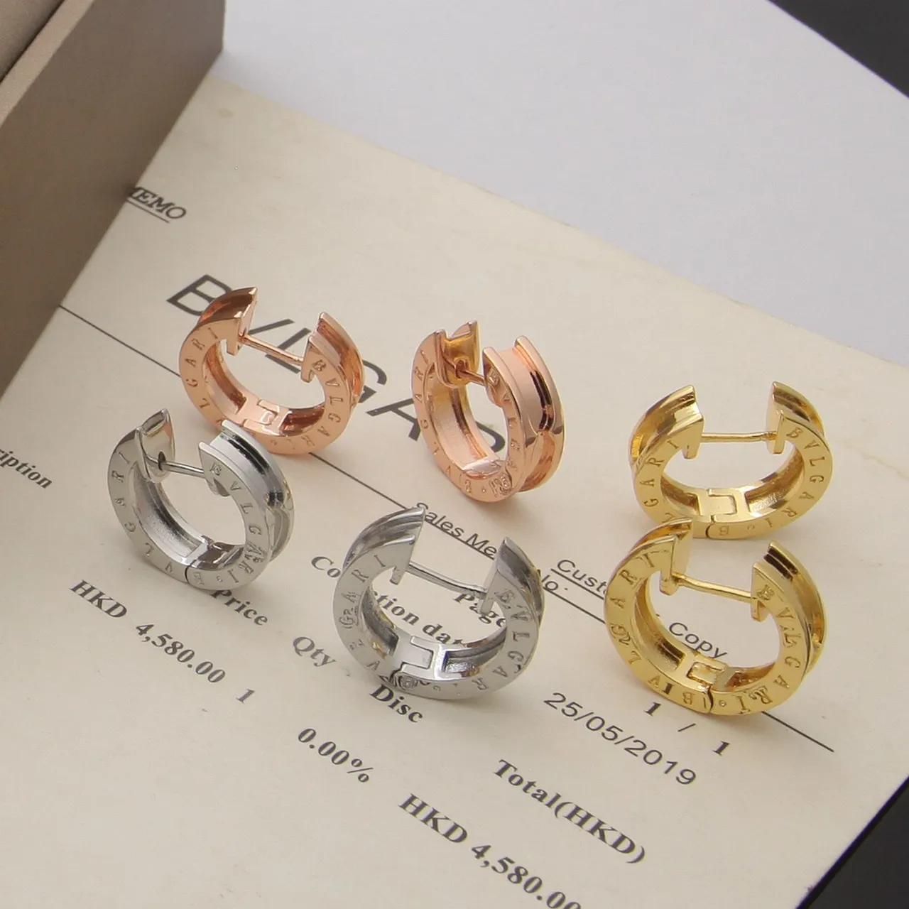 Bvlgari B.zero1 Boucles d'oreilles en or et argent en forme de C avec gravure de lettre de marque 8