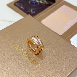 Bvlgari B.zero1 मल्टी-बैंड सिरेमिक और गुलाबी सोने की अंगूठी