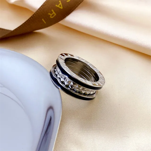 Bvlgari B.zero1 خاتم ذهبي اللون ومينا أسود متداخل 4